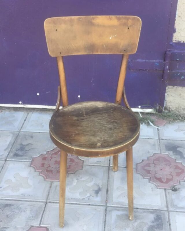 Ήθελα απλώς να πετάξω αυτήν την καρέκλα, που ήταν σε πολύ άσχημη κατάσταση και βρισκόταν στο σπίτι μας σχεδόν 20 χρόνια