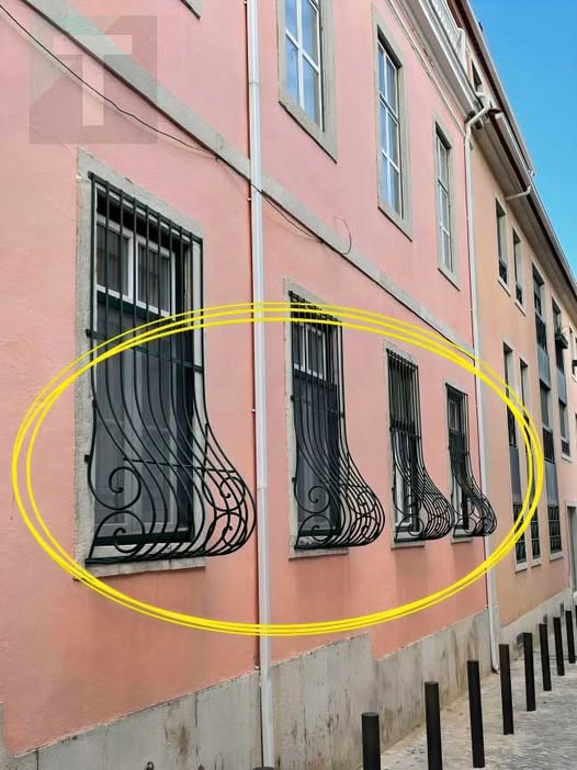 Γιατί κάποια κάγκελα παραθύρων είναι καμπυλωτά προς τα έξω στον πάτο
